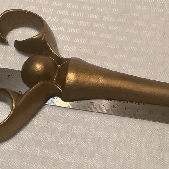 Vintage Cast Metal Brass Colored Key Wall Art - Picture 6 of 8